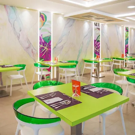 Отель Servigroup Romana 3*